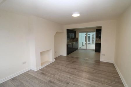 Fleet Road, Farnborough, GU14 - Photo 5