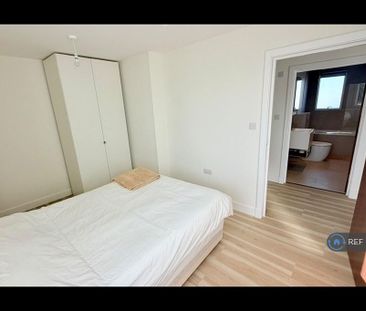 3 bedroom flat to rent - Photo 5
