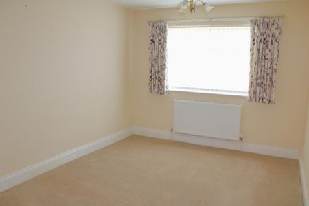 2 bedroom detached bungalow to rent - Photo 3