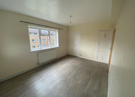 Long Close Avenue, Allesley Village, Coventry - Photo 2