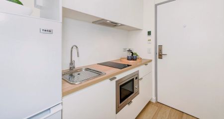 Signature Studio Apartment-view - Photo 4