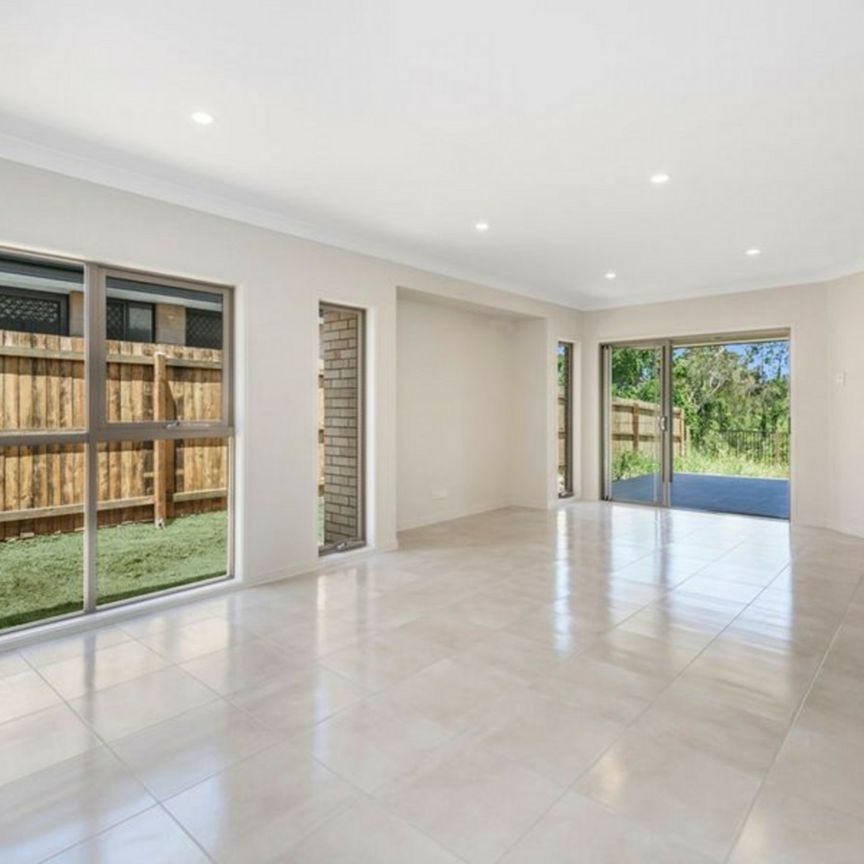 4 Bedroom 2 Living Room House in Ormeau! - Photo 1