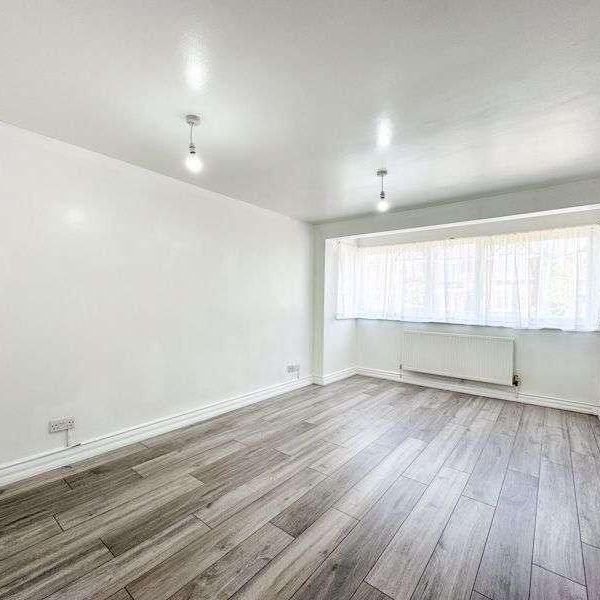 Maidstone Road, London, N11 - Photo 1