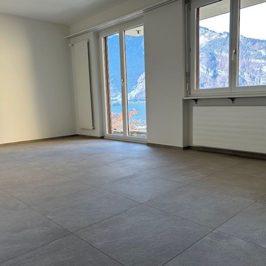 Renovierte 2.5 Zimmerwohnung mit tollem Terrassenbereich & Seeblick - Foto 1