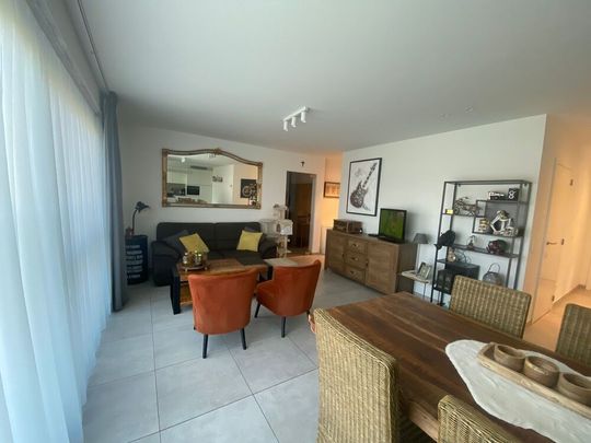 Instapklaar appartement met 2 slaapkamers, tuintje en autostaanplaats - Photo 1