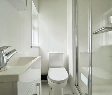 Beechtree Avenue, Englefield Green, Egham, Surrey, TW20 0SR - Photo 3