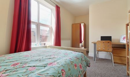 Fantastic four-bedroom house! - Photo 4