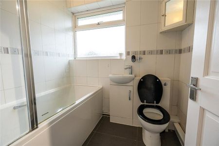 4 bedroom bungalow to rent - Photo 2