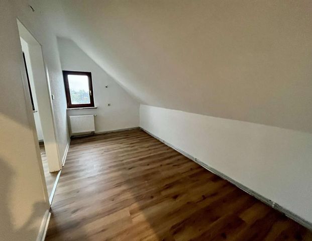 Renovierte 3,5- Zimmerwohnung mit Gartennutzung in Neustadt! - Photo 1