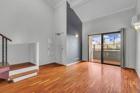 Light-Filled Inner-City Living on Boundary Street - Photo 2