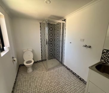 Beautifully Renovated 2-Bedroom Bungalow with Modern Charm - Photo 5