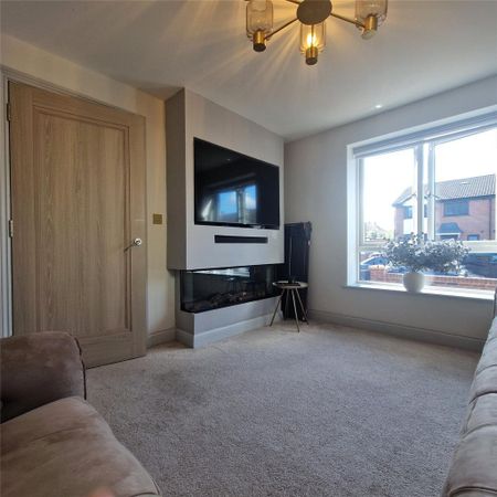 4 bedroom semi-detached house to rent - Photo 3