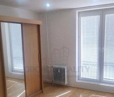 Prenájom 2 - izbového bytu vo výbornej lokalite mesta Michalovce - Photo 1