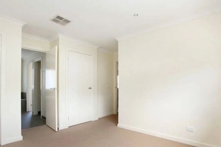 7/6-8 Innes Court, Berwick. - Photo 4