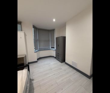 2 Bed Flat, Birkin Avenue, NG7 - Photo 4