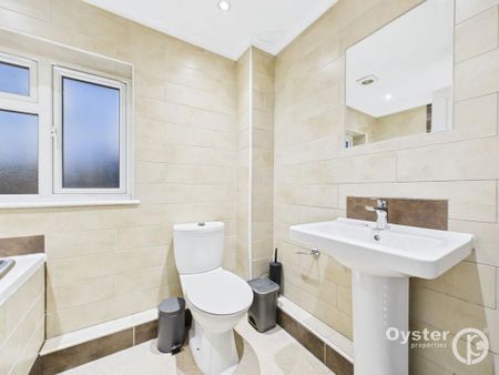 End of terrace house to rent - Photo 3