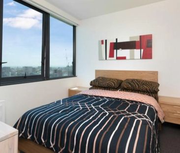 Convenient! Fully Furnished City Pad! - Photo 2