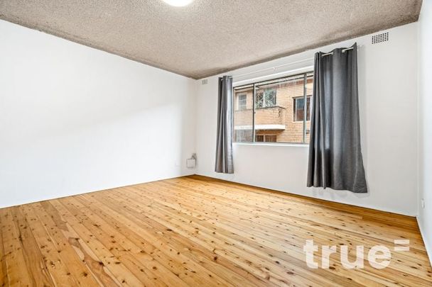 SPACIOUS APARTMENT IN IDEAL LOCATION - Photo 1