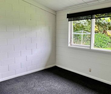 Freshly renovated 2-bedroom duplex - Photo 4