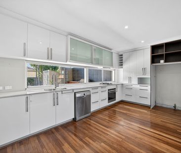 Charming Cottage-Style Living with Modern Comforts - Photo 6