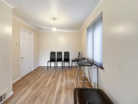 4 bedroom detached house to rent - Photo 4