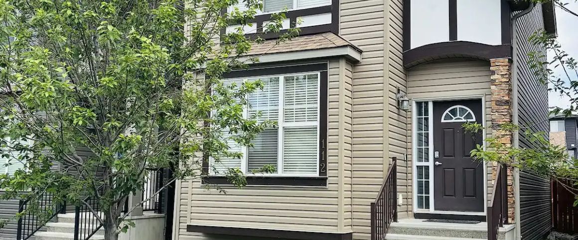 4 + flex room, 3.5 bath home 5 minute walk to Our Lady of Grace — 4 Bedrooms+ Den House - Photo 1