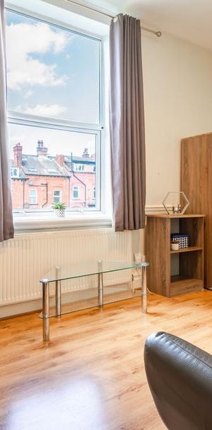 Flat 7, 2 VICTORIA TERRACE Leeds - LS3 1BX - Photo 1