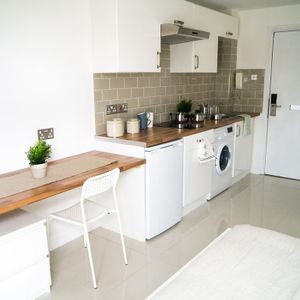 1 bedroom flat to rent - Photo 2