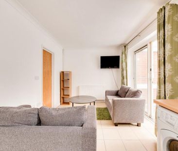 6 bedroom house to rent - Photo 3