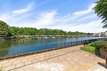 A luxury 3 bedroom apartment on the River Thames. - Photo 2