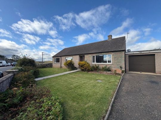 4 bedroom bungalow to rent - Photo 1