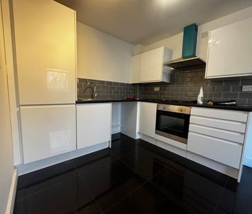 4 Bed Flat, Lake View, SO16 - Photo 6