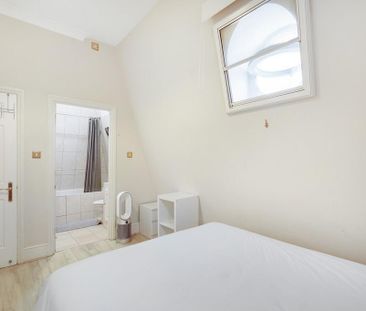 3 bedroom flat to rent - Photo 6