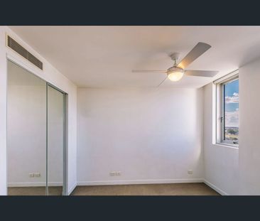 Modern Apartment Living in the Heart of Fortitude Valley - Photo 2