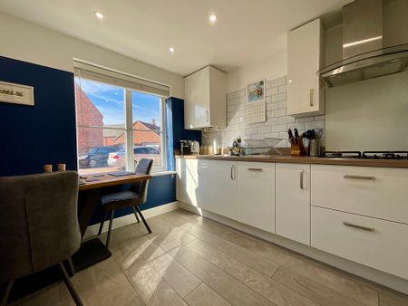 3 bedroom End Terraced House to let - Photo 2