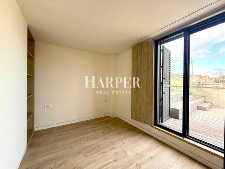 2 room luxury penthouse for rent in Barcelona, Spain - Photo 2