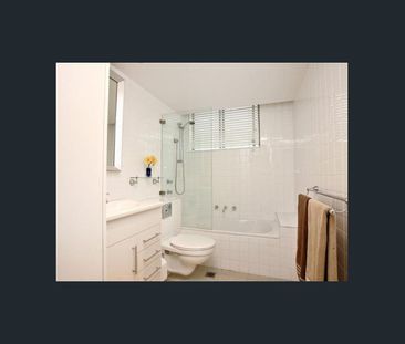 GREAT ONE BEDROOM APARTMENT - Photo 4