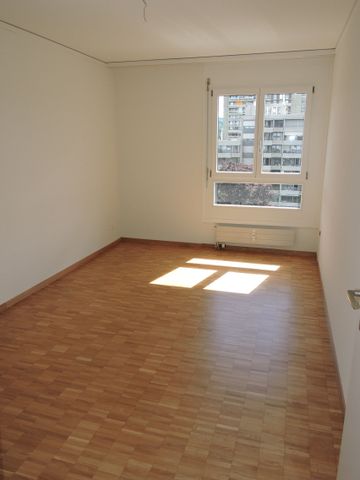 Moving here is fun! - Photo 5