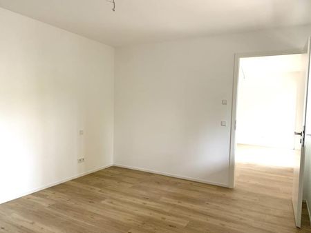 FÜ: Erstbezug! Attraktiv & repräsentativ, 2-Zi-Whg (2.OG) mit EBK, Balkon, Aufzug + TG-Stellplatz - Foto 2