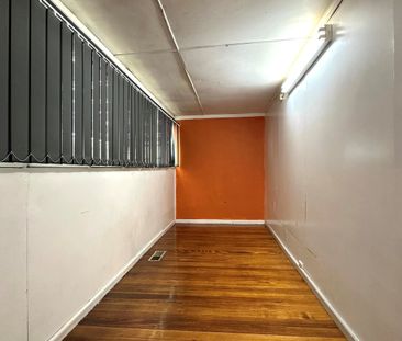 3-Bedroom House plus Study room in Prime Springvale Location! - Photo 1