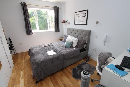 1 bedroom Terraced House to let - Photo 2