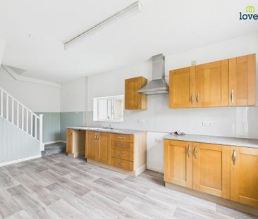 3 bedroom semi-detached house to rent - Photo 6