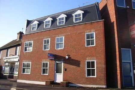 Bedroom Ground Floor Apartment In Farncombe, GU7 - Photo 2