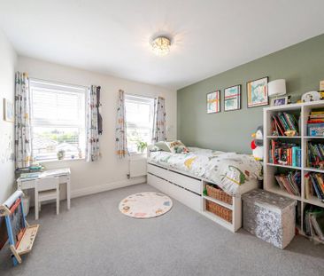 4 bedroom end of terrace house to rent - Photo 3