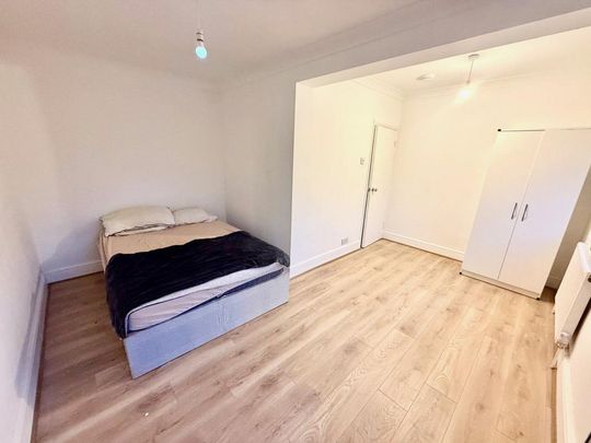 1 bedroom in a house share to rent - Photo 1