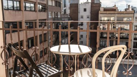 Room in a shared 19-bedroom apartment for rent in l'Antiga Esquerra de l'Eixample - Photo 2
