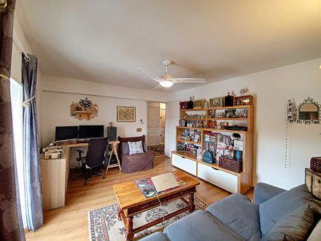 Noves : Appartement grand T2 au 2ème étage, - Photo 3