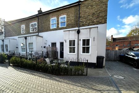 3 Claremont Road, West Byfleet - 1 bedroomProperty for lettings - Seymours - Photo 5