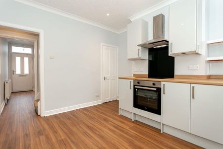 4 bedroom terraced house to rent - Photo 2