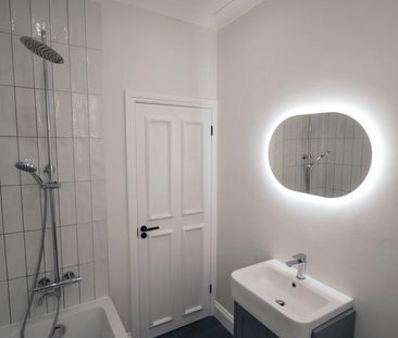 3 bedroom flat to rent - Photo 6